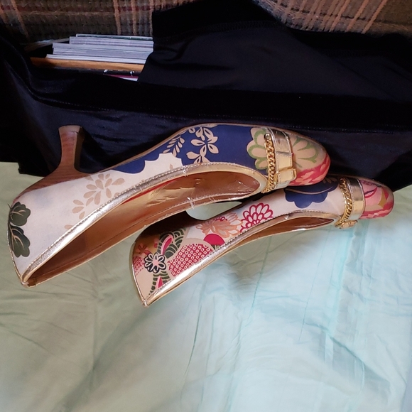 Steve Madden floral gold trim pump - Picture 2 of 5